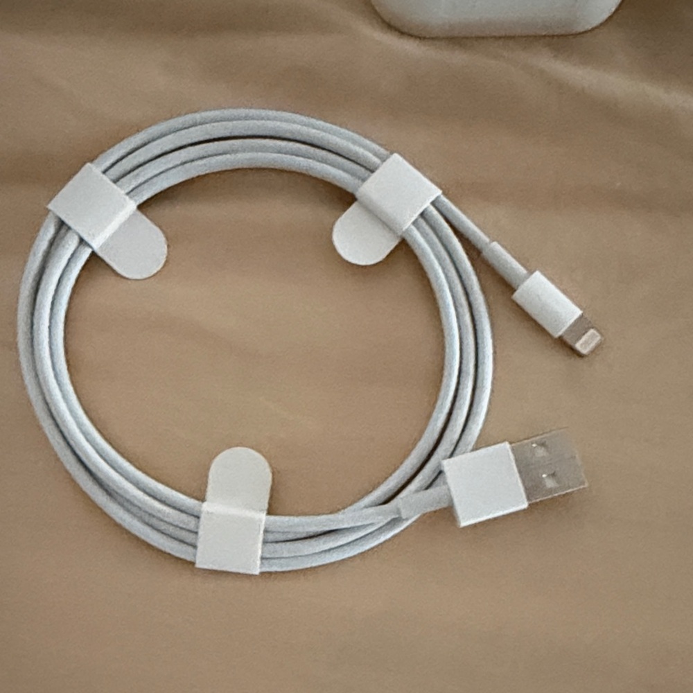White USB Charging Cables - Picture 2 of 3